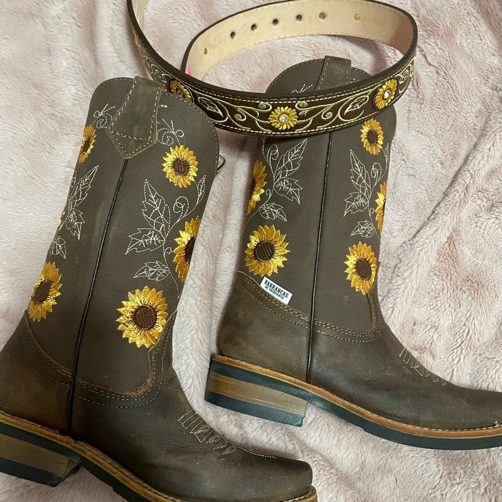 Cowgirl sunflower boots